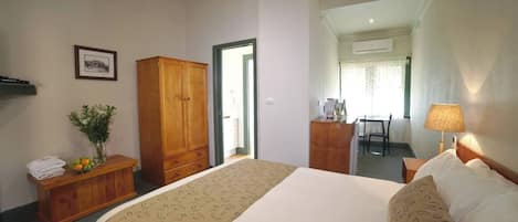Iron/ironing board, free WiFi, bed sheets