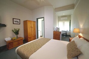 Iron/ironing board, free WiFi, bed sheets