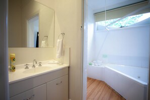 Bathroom - Step into a cozy and practical studio apartment, thoughtfully designed for a comfortable stay. (Soldiers Hill)