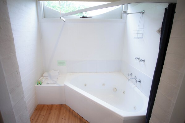 Bathroom - Step into a cozy and practical studio apartment, thoughtfully designed for a comfortable stay. (Soldiers Hill)