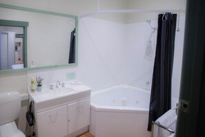 Hair dryer - Step into a cozy and practical LARGE studio apartment, thoughtfully designed for a comfortable stay. (Soldiers Hill)