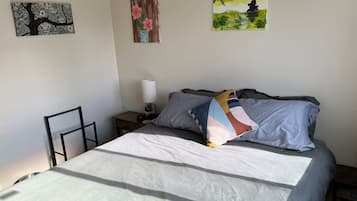 2 bedrooms, iron/ironing board, WiFi, bed sheets