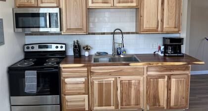 Charming 2 bedroom apartment near airport in Spenard