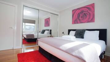 2 bedrooms, desk, iron/ironing board, free WiFi