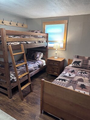 3 bedrooms, free WiFi, bed sheets