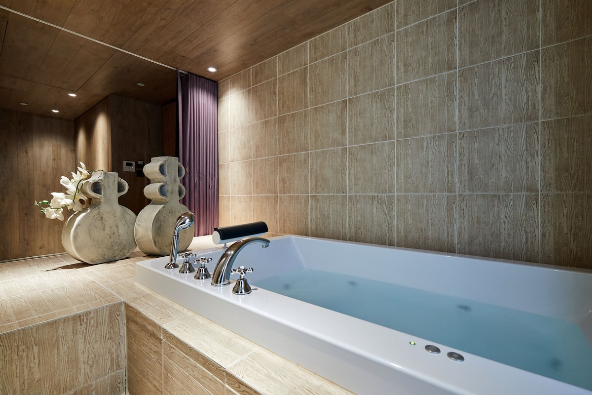 superior suite | bathroom | hair dryer, slippers, electronic bidet, towels