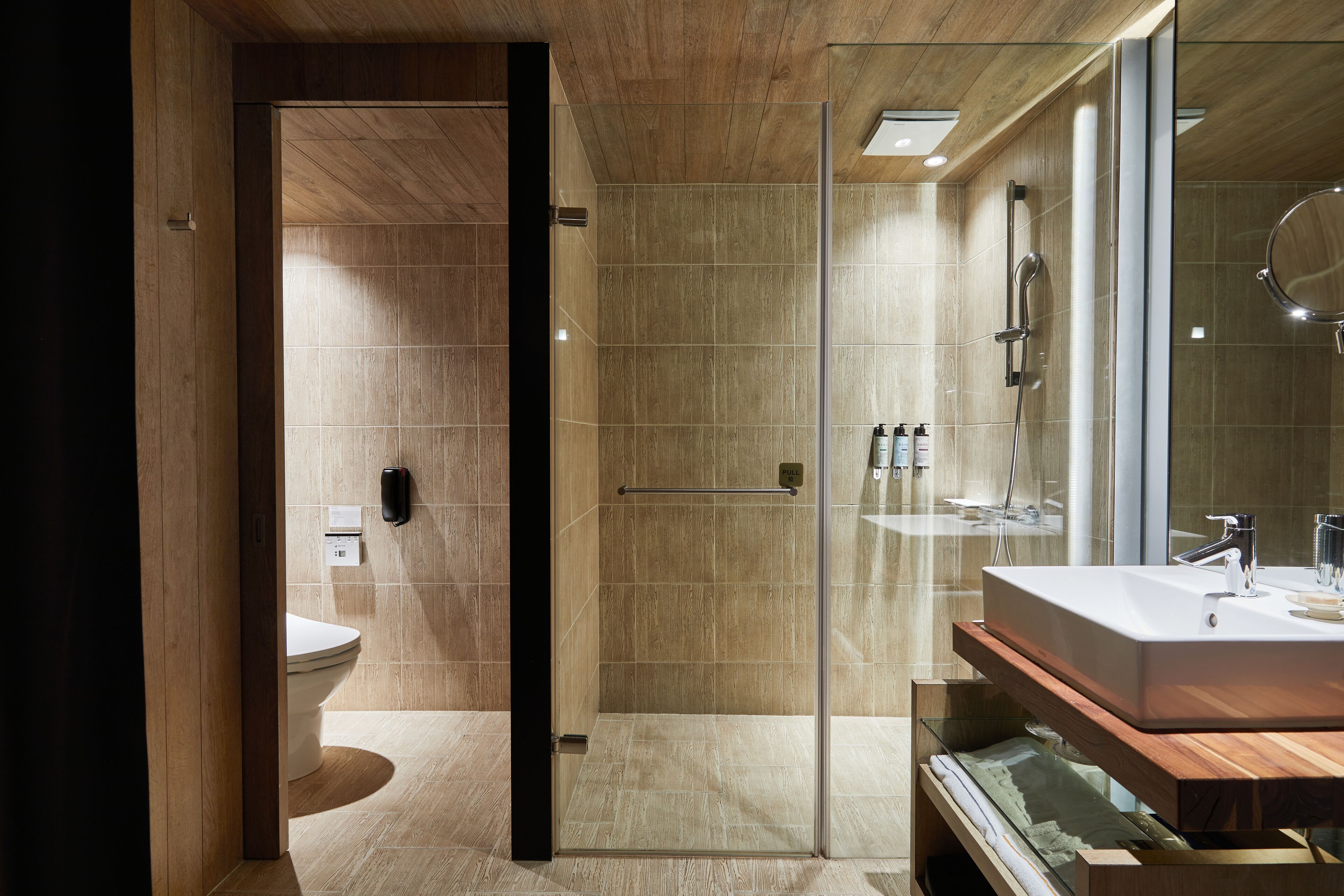 business double room | bathroom | hair dryer, slippers, electronic bidet, towels