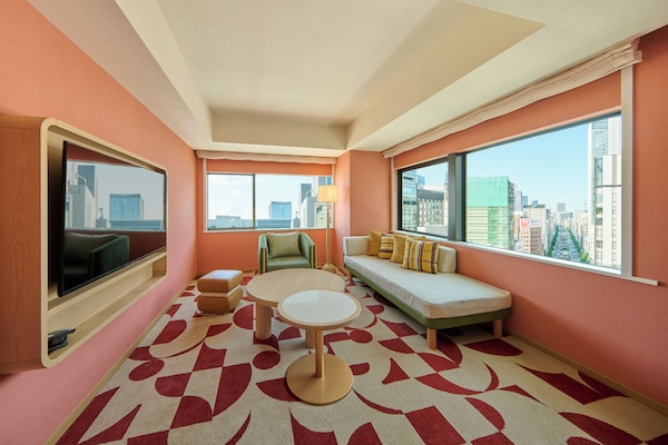 Suite, Non Smoking | Down comforters, in-room safe, free WiFi, bed sheets