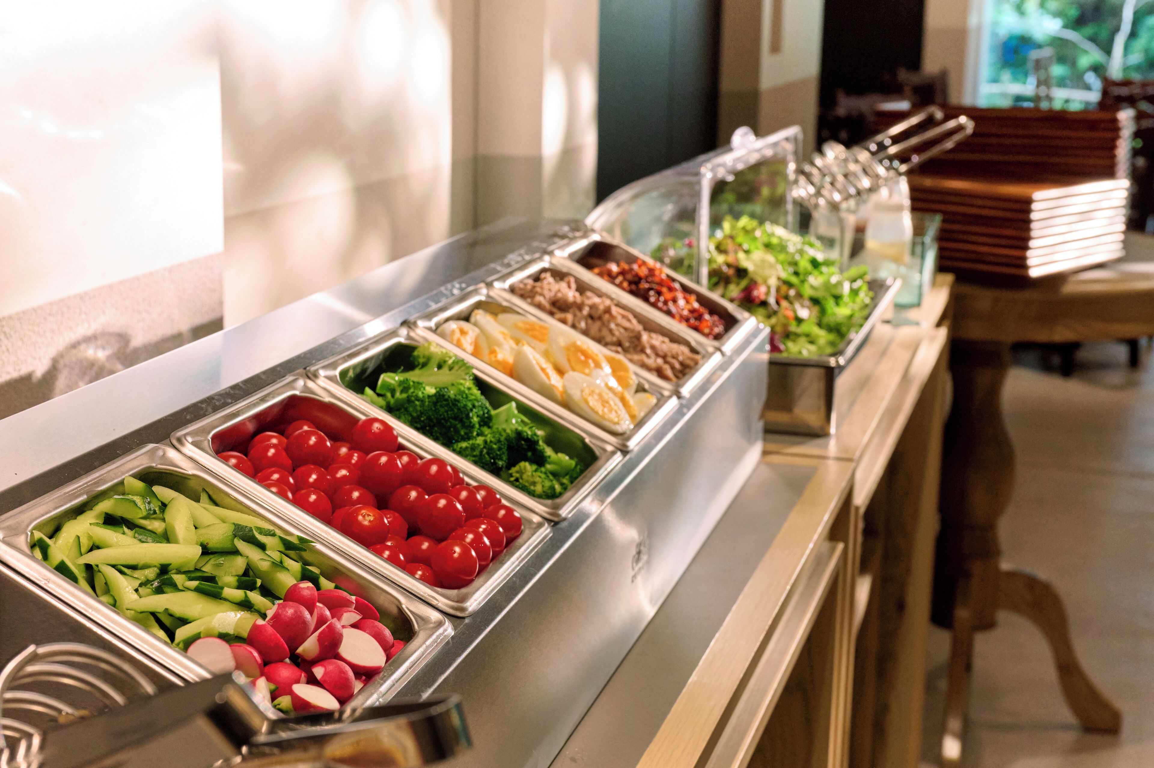 Daily buffet breakfast (JPY 3000 per person)