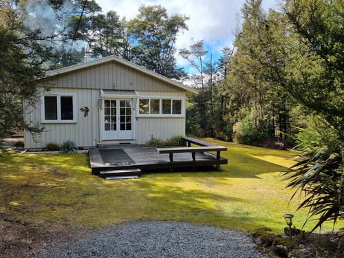 Rimu Lodge, a Cosy Cottage in St Arnaud, Lake Rotoiti, Nelson Lakes NP