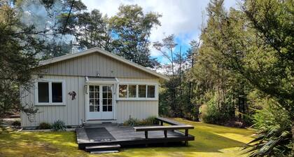 Rimu Lodge, a Cosy Cottage in St Arnaud, Lake Rotoiti, Nelson Lakes NP