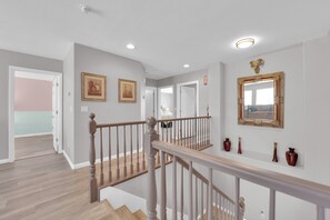 Interior - 5BR 4FB Sweet Home with Strip View! (Henderson)