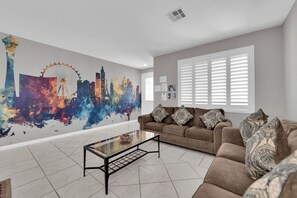 Smart TV - 5BR 4FB Sweet Home with Strip View! (Henderson)