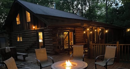 Beautiful Log Cabin on Trillium Lake with Sauna & Pontoon included! GREAT RATES!