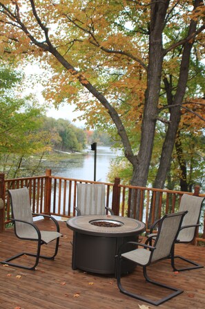 Terrace/patio - Private Trillium Lake Log Cabin-Sauna & Nature Escape (Hackensack)