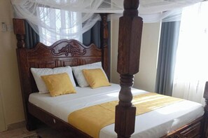 1 bedroom, WiFi, bed sheets - 1-Bed - Sleeps 2 - w Free Parking (Mombasa)