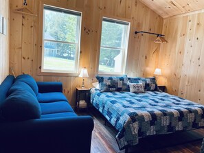 1 bedroom, desk, iron/ironing board, WiFi - The Outlet Studio, Rustic Comfort w Fireplace (Freeport)