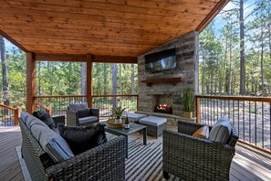 Property grounds - Happy Bears Cabin - Hot Tub, Playset, Arcade (Broken Bow)