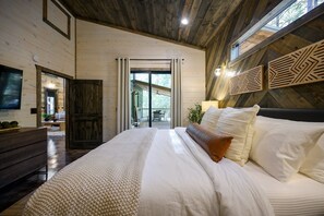 2 makuuhuonetta, silitysrauta/-lauta, vauvan matkasänky, ilmainen Wi-Fi