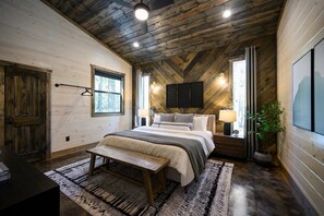 2 bedrooms, iron/ironing board, travel cot, free WiFi - Happy Bears Cabin - Hot Tub, Playset, Arcade (Broken Bow)