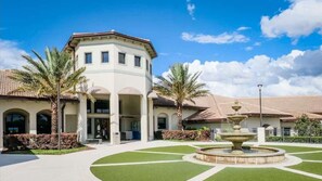 Exterior - Solterra Resort 6 bed home, 20 mins to Disney, 5 mins to Championsgate! (Davenport)