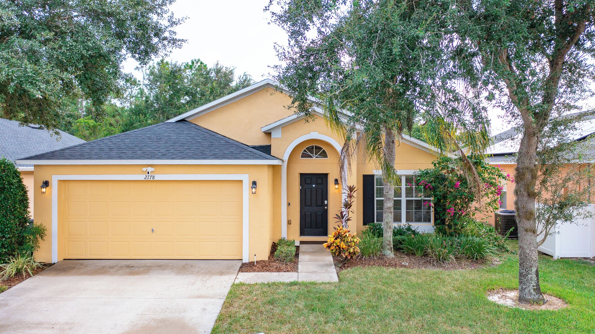 5 Bedroom, 7Bed:1King, Private Heated Pool & Game Room in Davenport, near DISNEY