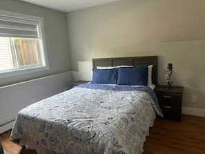 2 bedrooms, iron/ironing board, WiFi, bed sheets - Spacious 2 bed 1 bath suit in West Abbotsford (Abbotsford)
