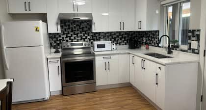 Spacious 2 bed 1 bath suit in West Abbotsford