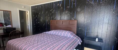 Standard Single Room, Ground Floor | Desk, free WiFi, bed sheets