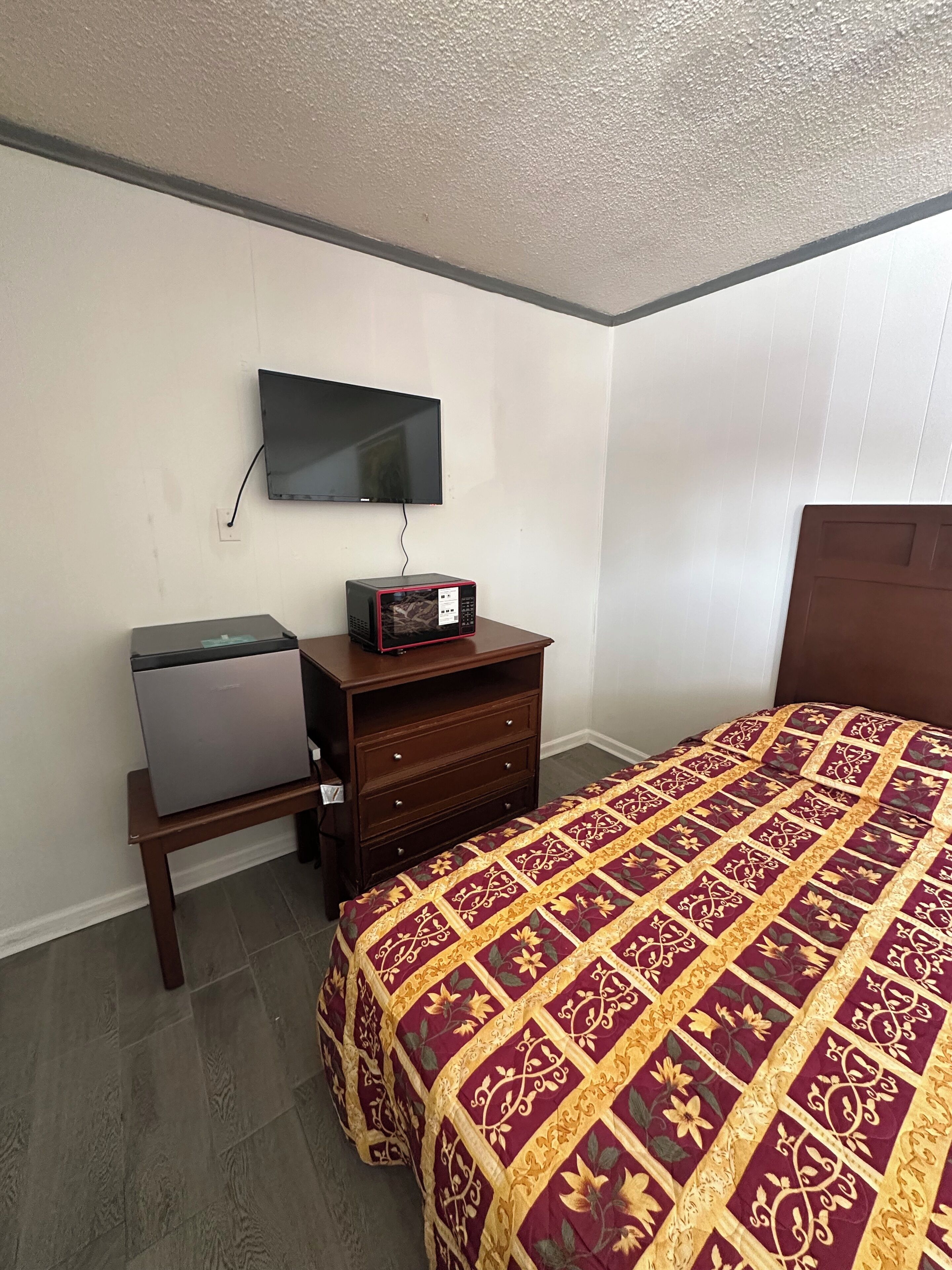 Basic Double or Twin Room | Desk, free WiFi, bed sheets