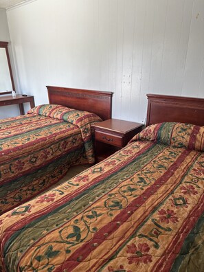 Basic Double or Twin Room | Desk, free WiFi, bed sheets