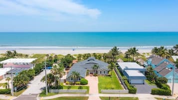 Am Strand, Liegestühle, Strandtücher
