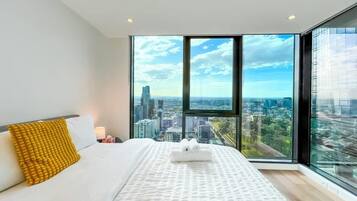 2 bedrooms, desk, iron/ironing board, WiFi