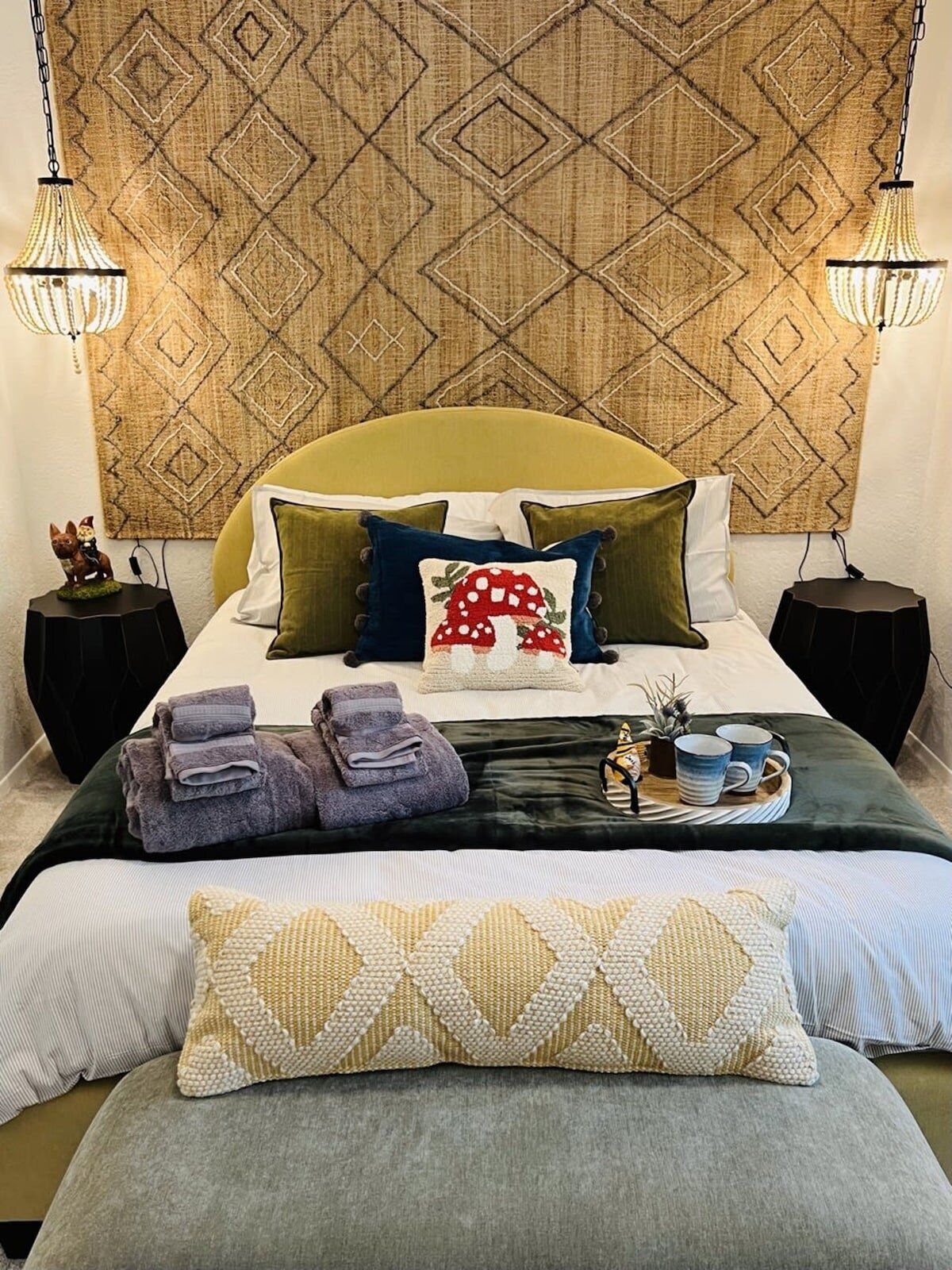 2 bedrooms, travel crib, free WiFi, bed sheets