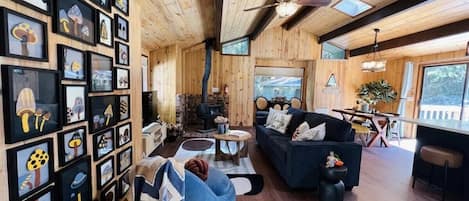 Una Smart TV, libros