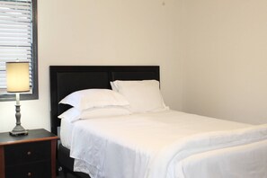 2 室のベッドルーム、アイロン / アイロン台、WiFi (無料)、ベッドシーツ