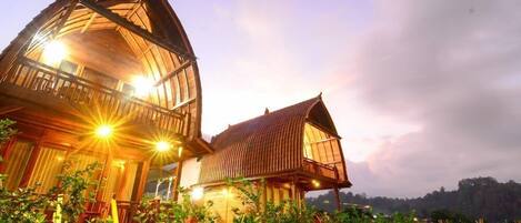 Deluxe Bungalow | Depan hartanah