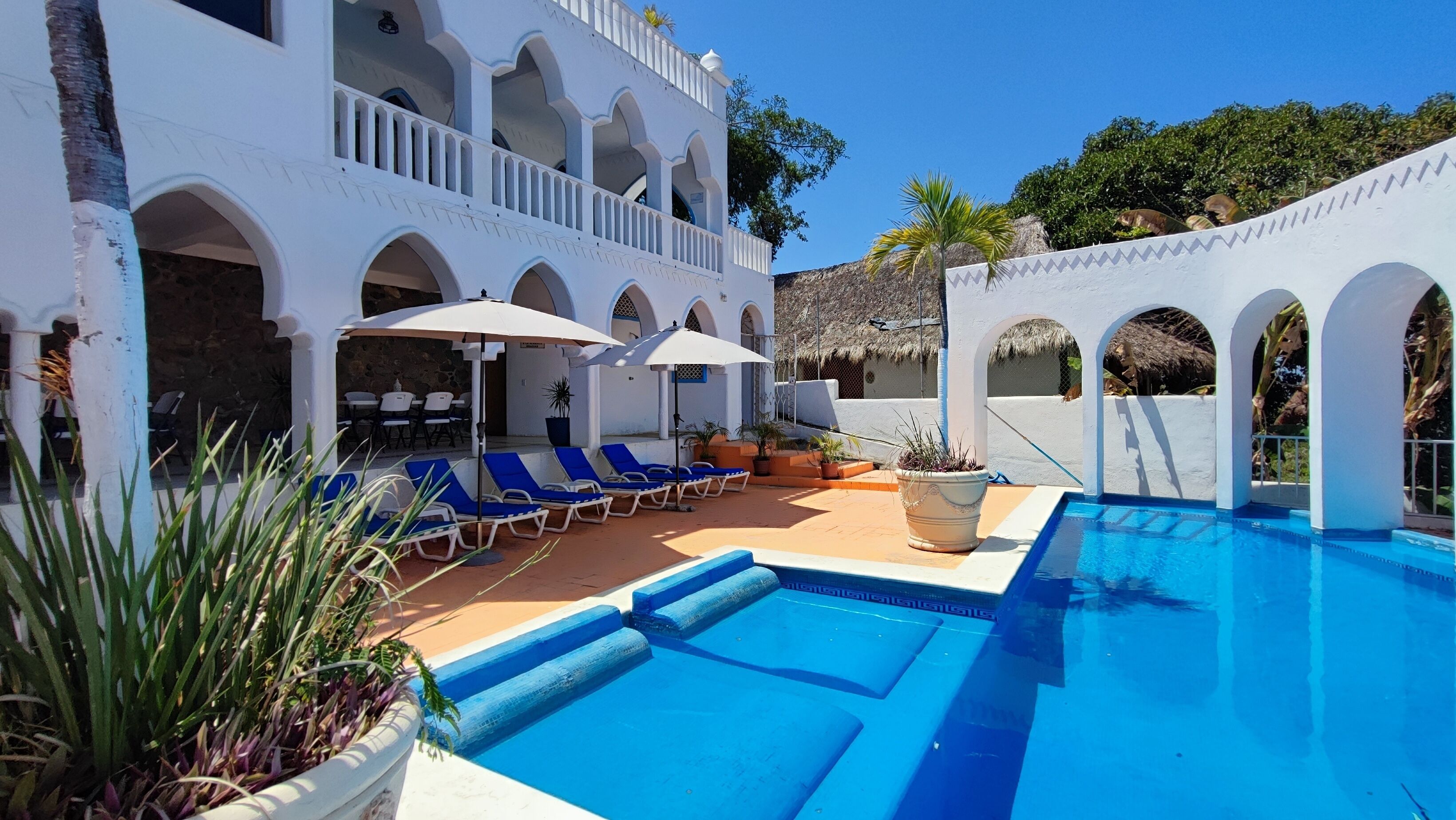 Außenpool, geöffnet von 09:30 Uhr bis 20:00 Uhr, Liegestühle