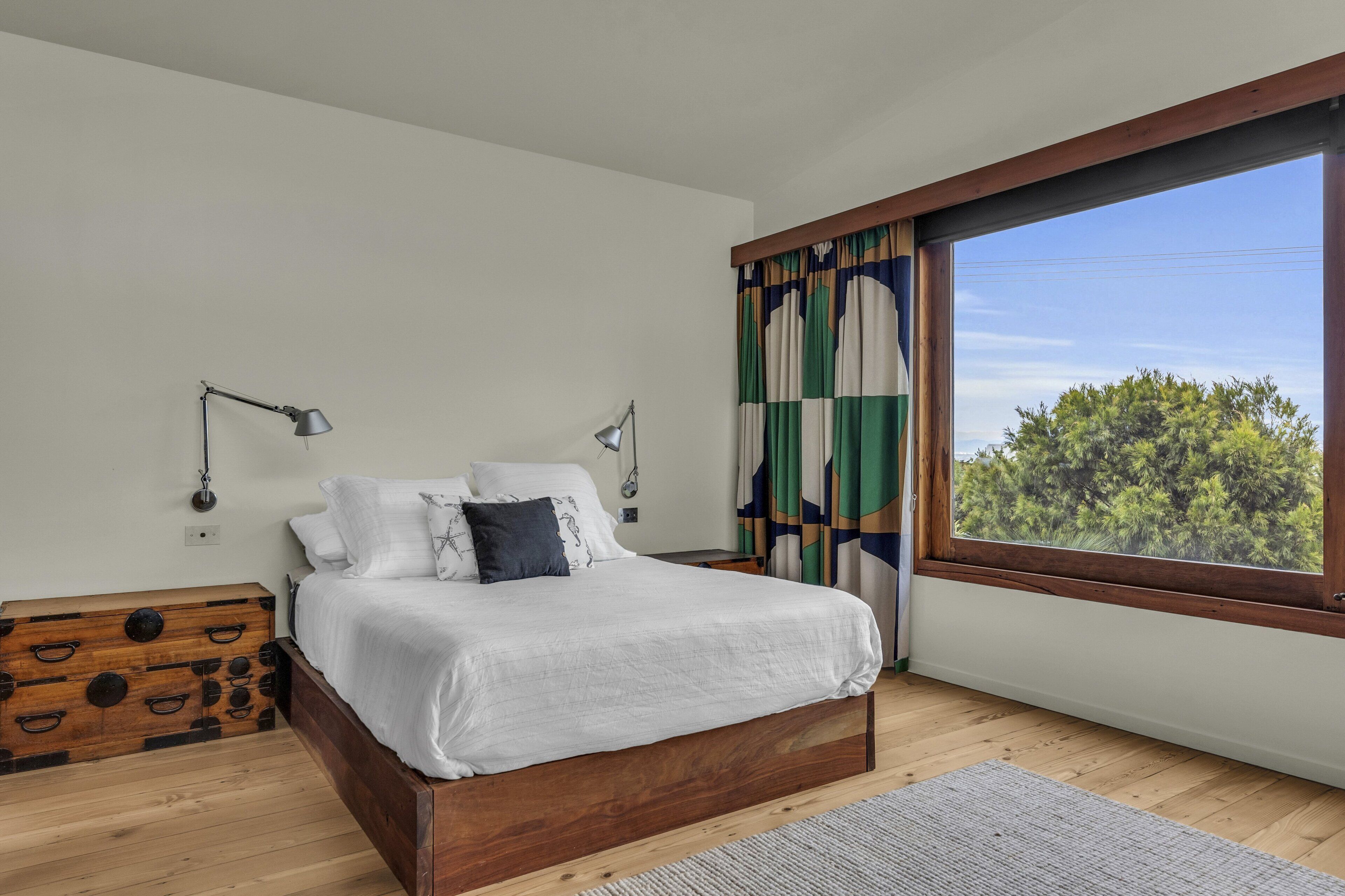 2 bedrooms, iron/ironing board, Internet, bed sheets