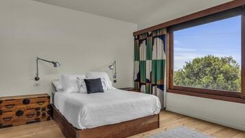 2 bedrooms, iron/ironing board, Internet, bed sheets