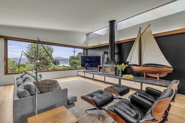 Télévision, cheminée