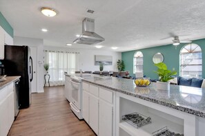 House, Accessible | 4 bedrooms - WR Robins Retreat 11bds Hot tub (Warner Robins)