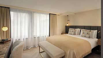 Sengetøy av topp kvalitet, safe på rommet og skrivebord