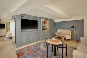 Premium bedding, in-room safe, desk, laptop workspace