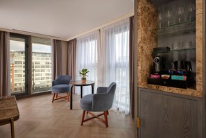 Junior-Suite, 1 King-Bett, Balkon, Stadtblick