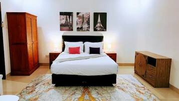 3 bedrooms, desk, iron/ironing board, WiFi