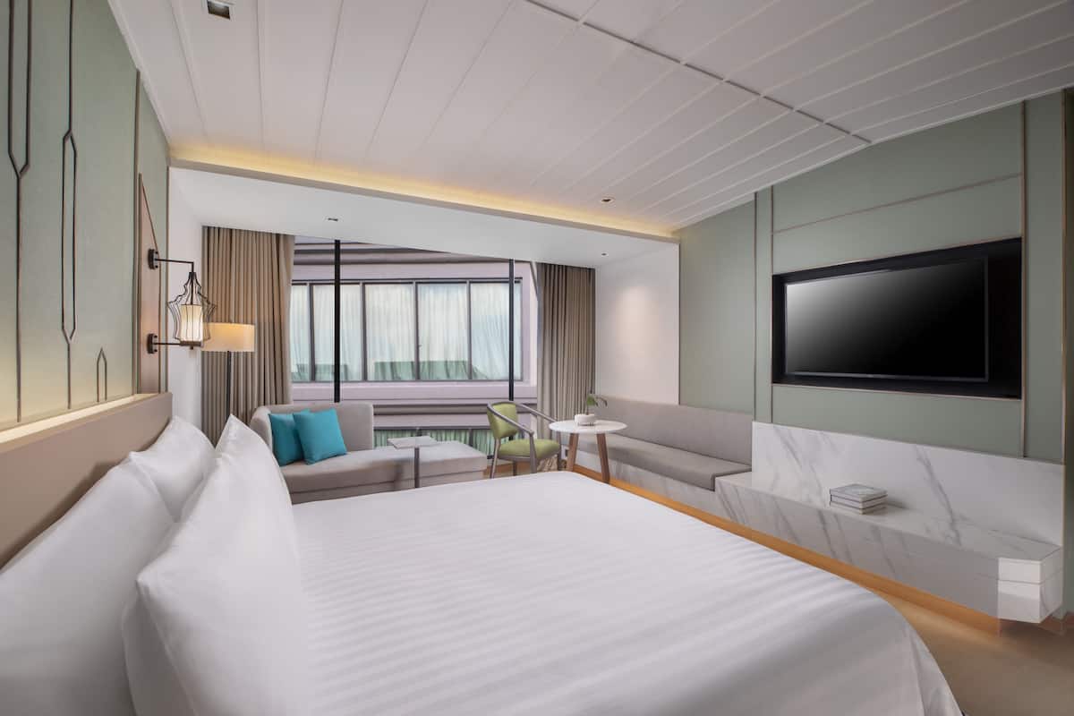 1 bedroom, premium bedding, minibar, in-room safe