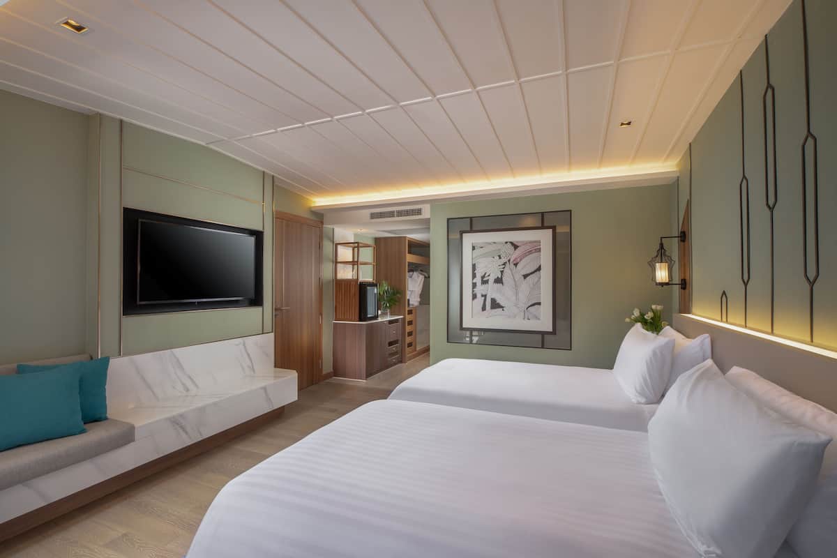 1 bedroom, premium bedding, minibar, in-room safe