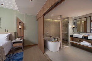 Executive suite | Badkamer | Gratis toiletartikelen, een haardroger, badjassen, pantoffels