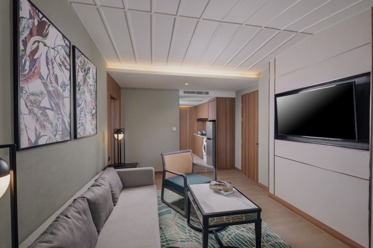 1 bedroom, premium bedding, minibar, in-room safe